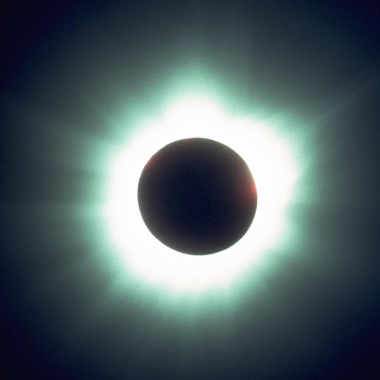 Large eclipse image: Slide 10