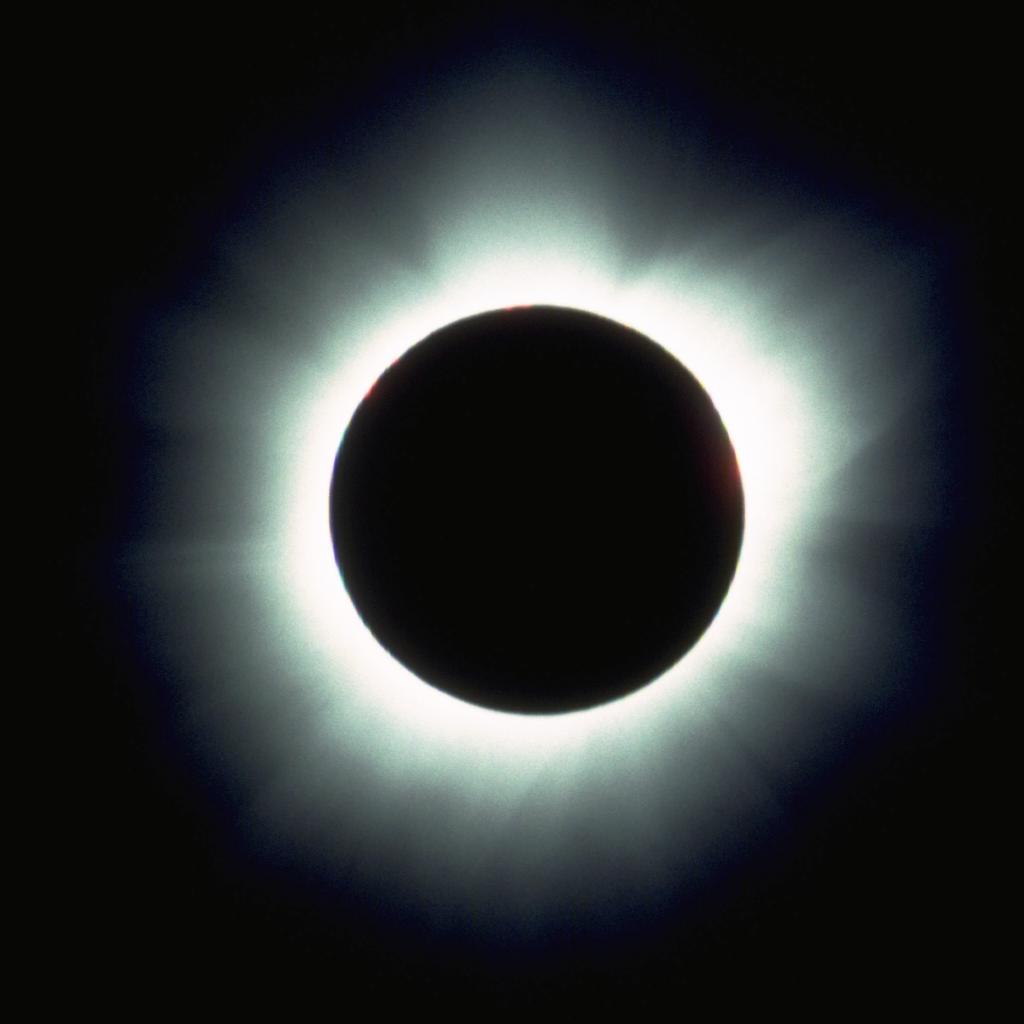 Large eclipse image: Slide 7